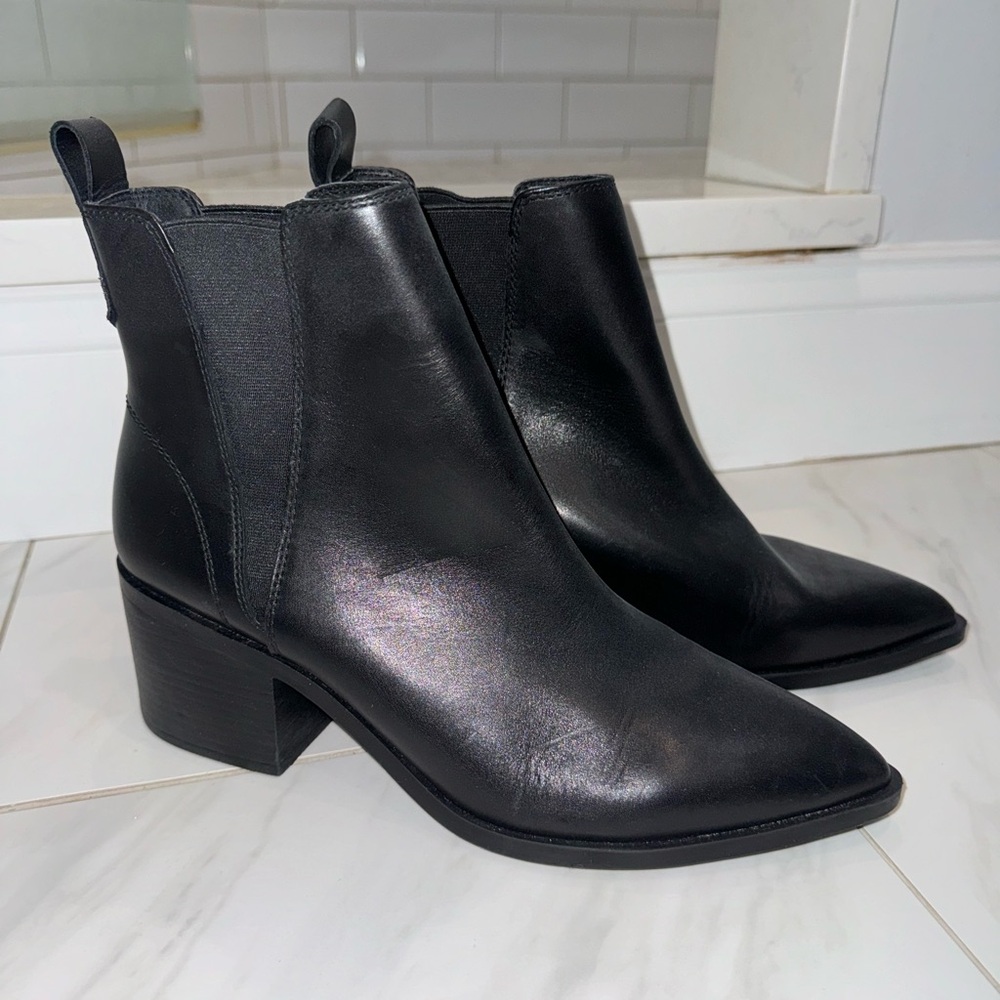 Steve Madden black leather Chelsea boot pointed toe size 10